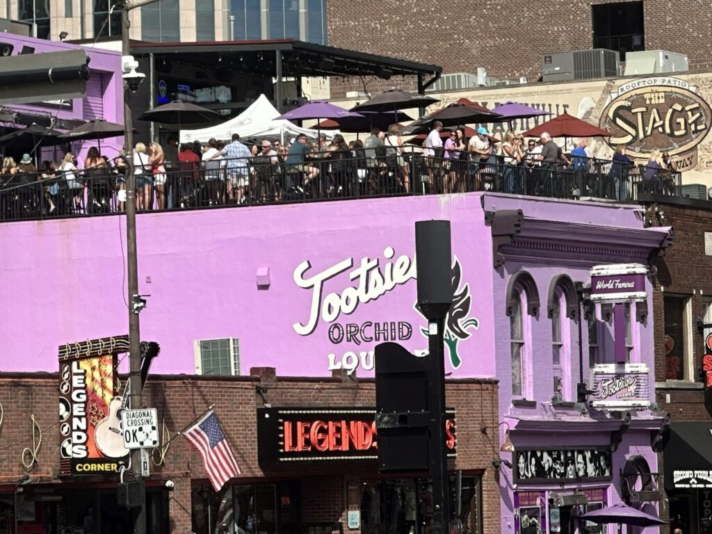 Tootsies bar in Nashville